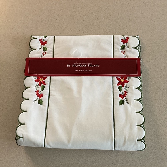 St. Nicholas Square 72” Table Runner New w/Tags - Picture 4 of 7